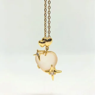 Collar Corazón en cristal ojo de gato 😺, un símbolo universal que representa el amor en todas sus formas, pueden usarse para manifestar intenciones y para representar los lazos fuertes de amor en tu vida.
Tiene la capacidad de disipar energías malignas , se asocia a la visión y la clarividencia, este amuleto estimula la intuición.

#amuletos 
#ojodegato 
#collarcristal 
#collarrodio 
#accesoriosangelicales 
#accesoriosenergeticos 
#atraparteholistico